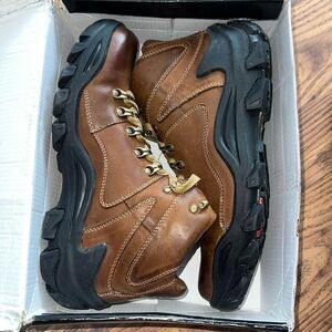 Reactive boots